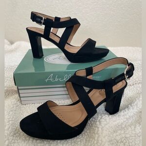 Abella True Comfort Lapis, Black Suede Heel. Size 9 1/2